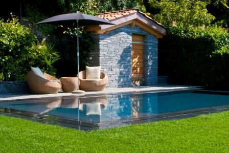 Vendiamo piscine fuori terra e piscine in vetroresina Piscine a sfioro prefabbricate